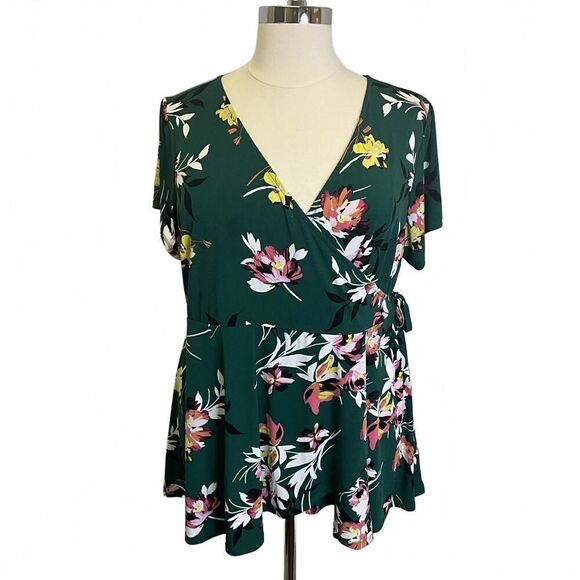 torrid Dresses & Skirts - Torrid Women's Size 3, 2XL Green Floral Faux Wrapped Tunic Short Sleeve